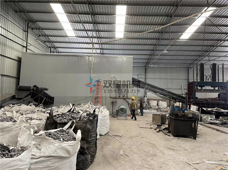 廢鋁破碎機作業(yè)現場