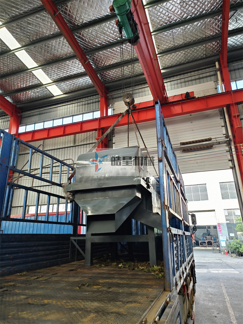 1000型廢鋁破碎機破碎分選設(shè)備兩臺發(fā)貨 1000型<a target='_blank'><span>廢鋁破碎機</span></a>破碎分選設(shè)備兩臺發(fā)貨
